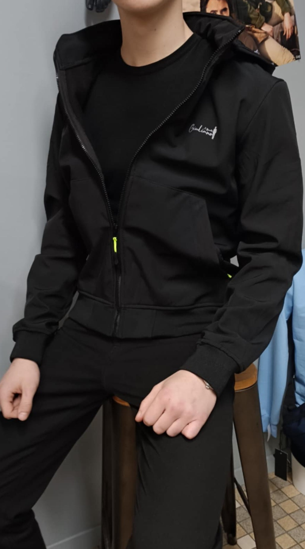 Giuliano il Bandito Blouson Coupe-Vent Noir: Élégance et Fonctionnalité Réunies.