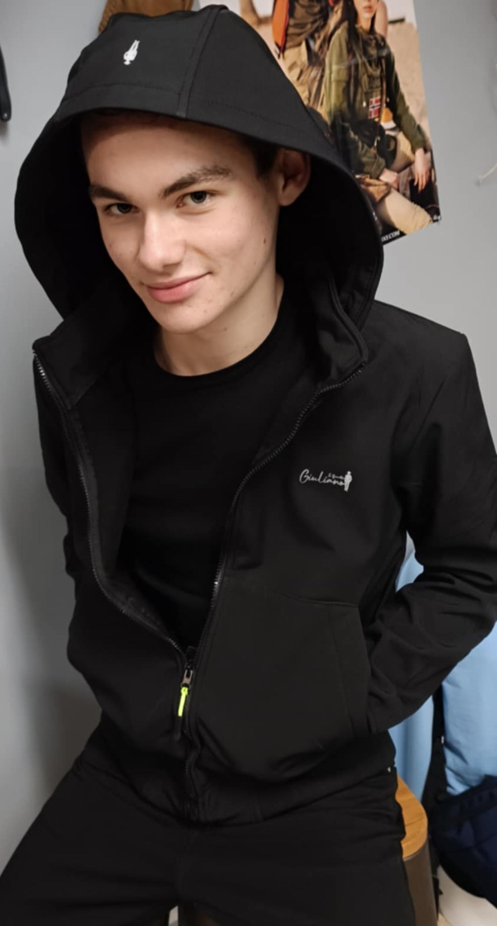 Giuliano il Bandito Blouson Coupe-Vent Noir: Élégance et Fonctionnalité Réunies.