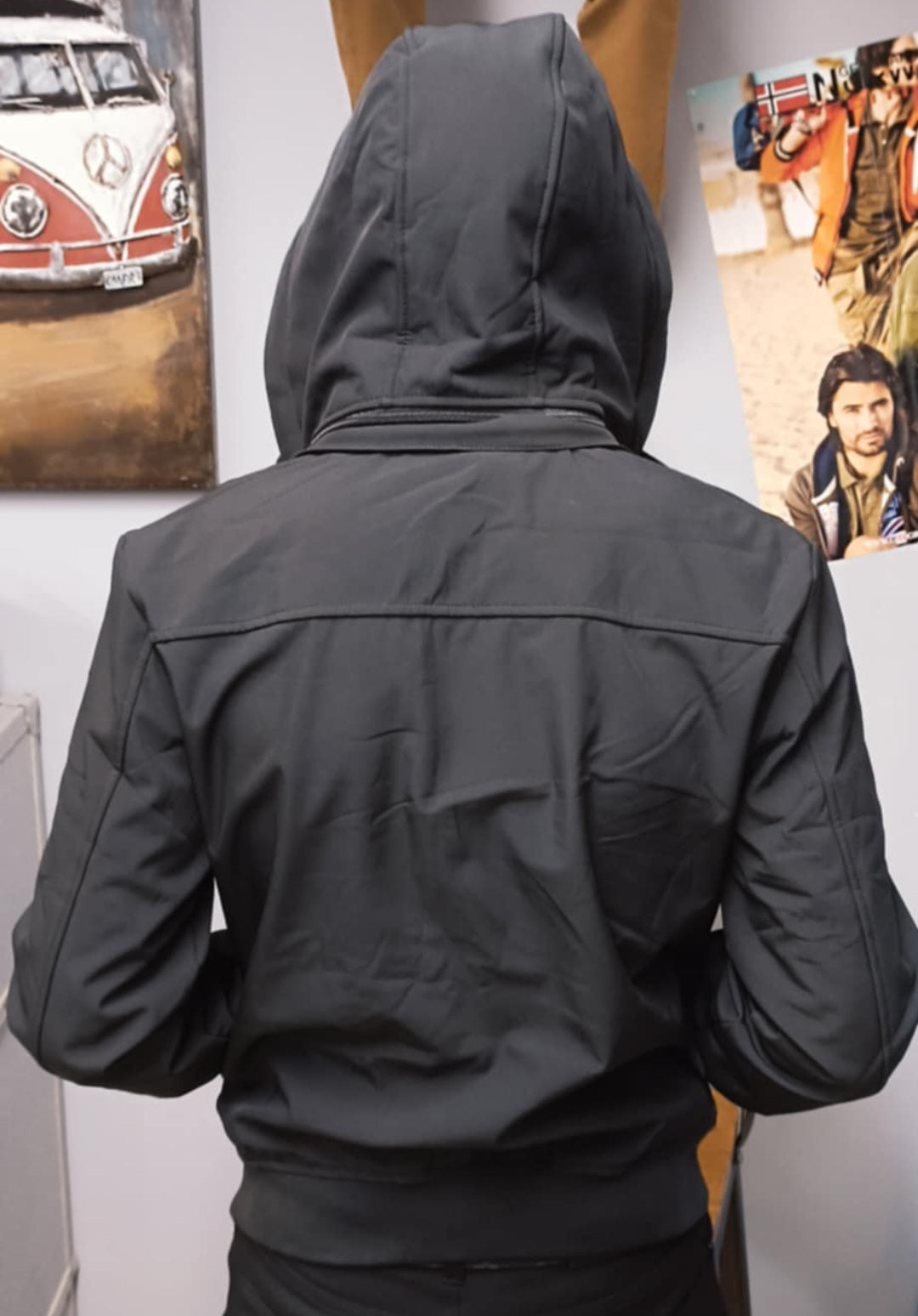 Giuliano il Bandito Blouson Coupe-Vent Noir: Élégance et Fonctionnalité Réunies.