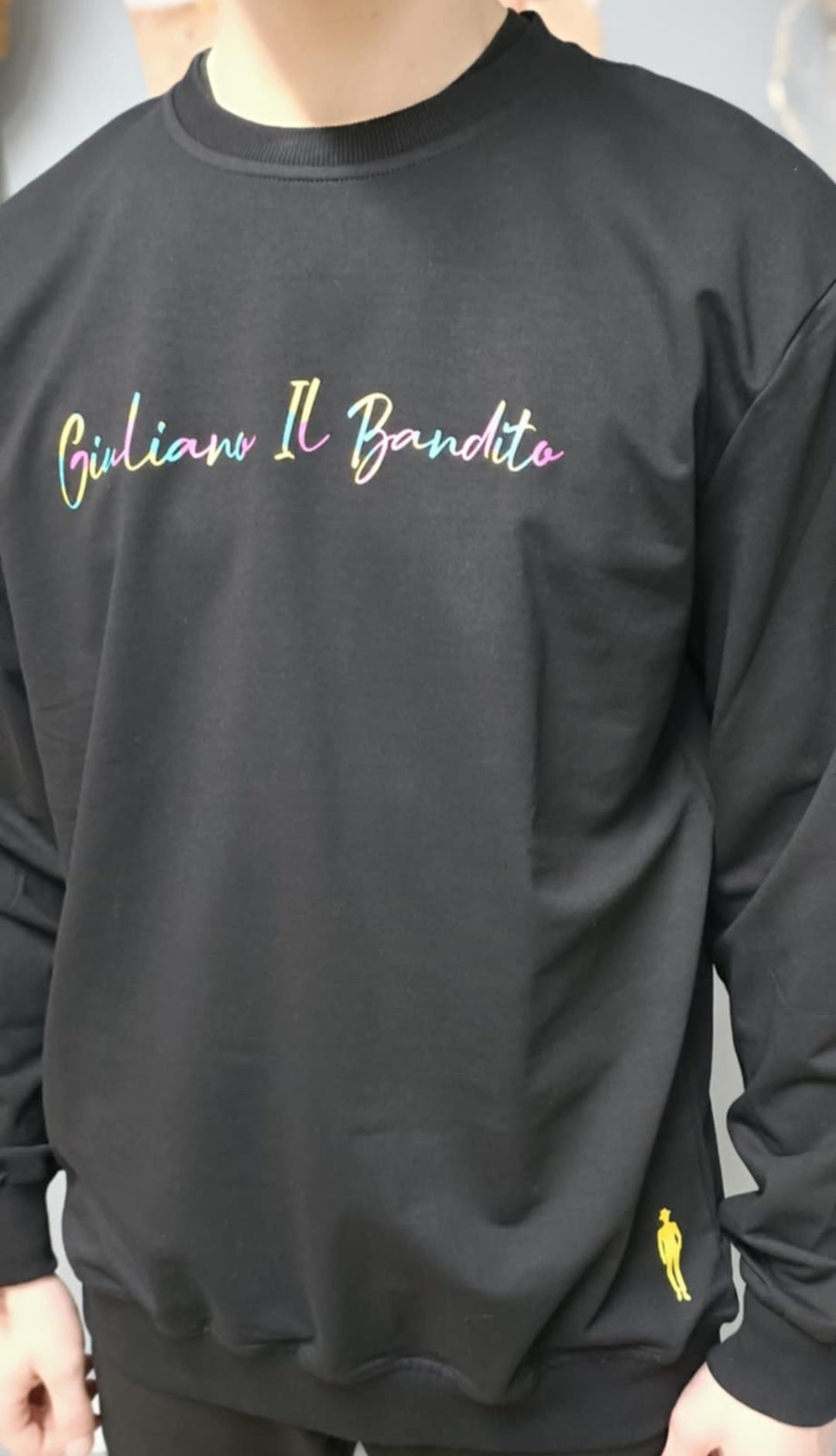Giuliano il Bandito Pull Noir: Style audacieux et détails sophistiqués.