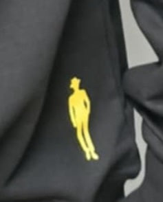 Giuliano il Bandito Pull Noir: Style audacieux et détails sophistiqués.