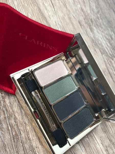 Palette fard à paupières Forest CLARINS-4 couleurs,06 – Forest 6,9g. Sublimez votre Regard en Toute Élégance
