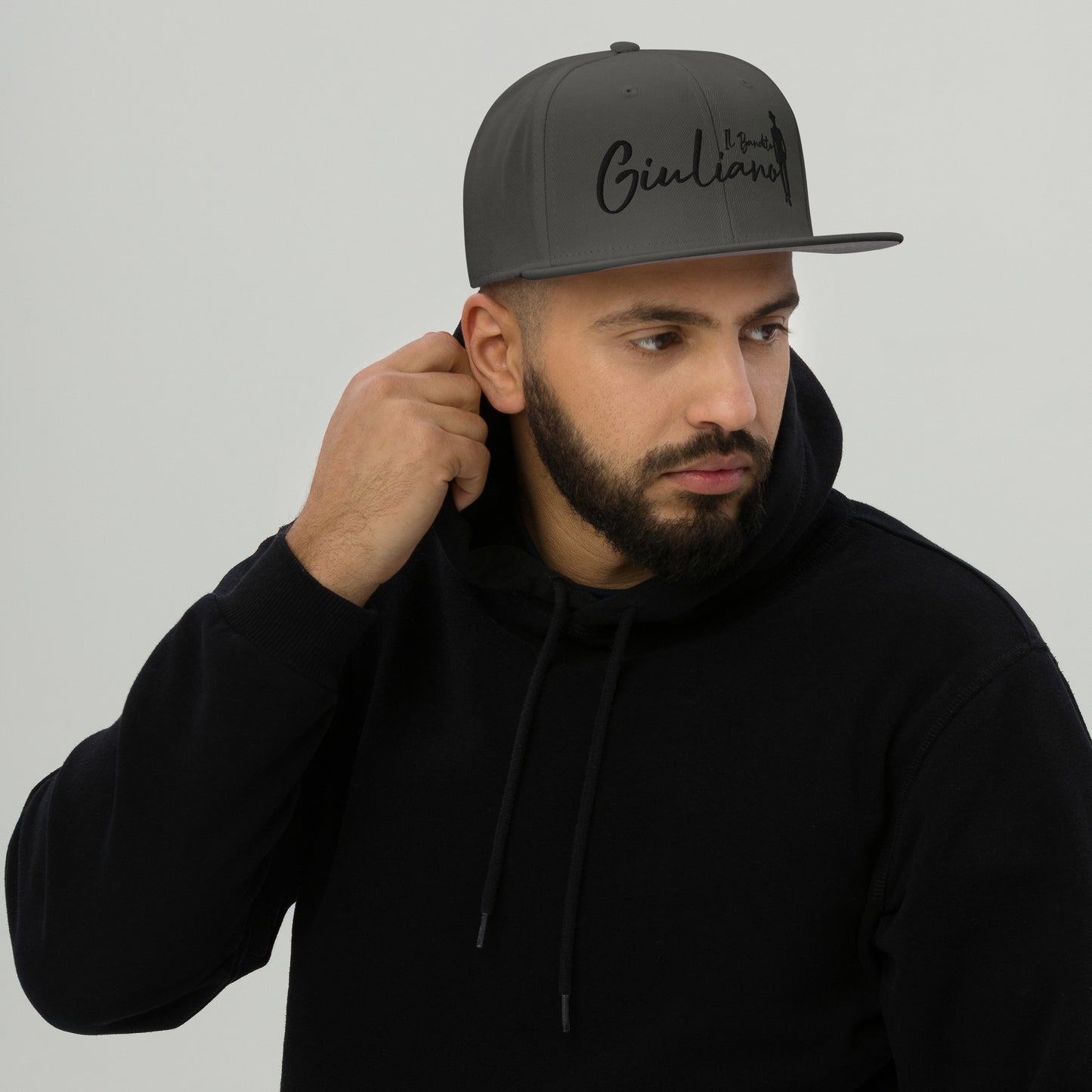 Giuliano il bandito casquette snapback : l’accessoire unisexe indispensable.