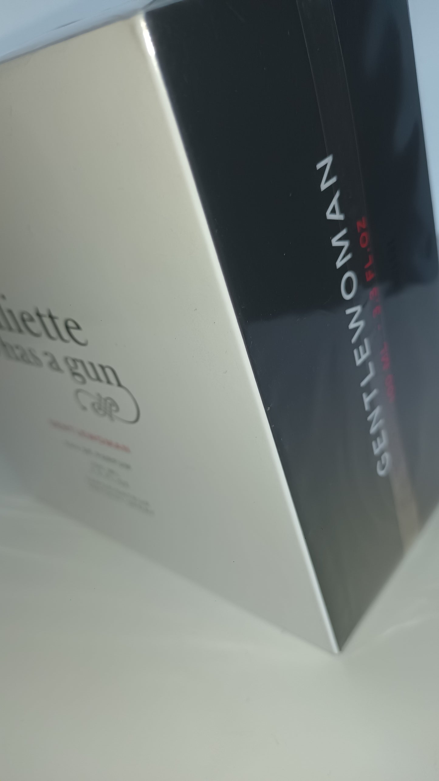 Gentlewoman - Eau de Parfum de JULIETTE HAS A GUN 100ml femme. Une Fragrance Intemporelle.